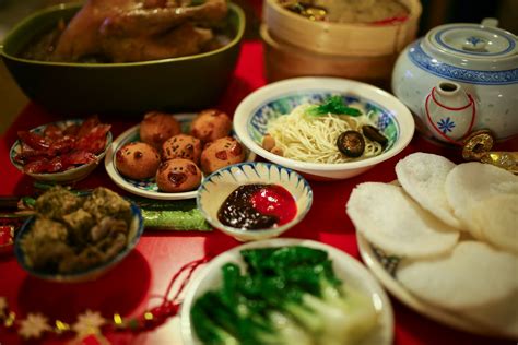 typical chinese new year dishes.